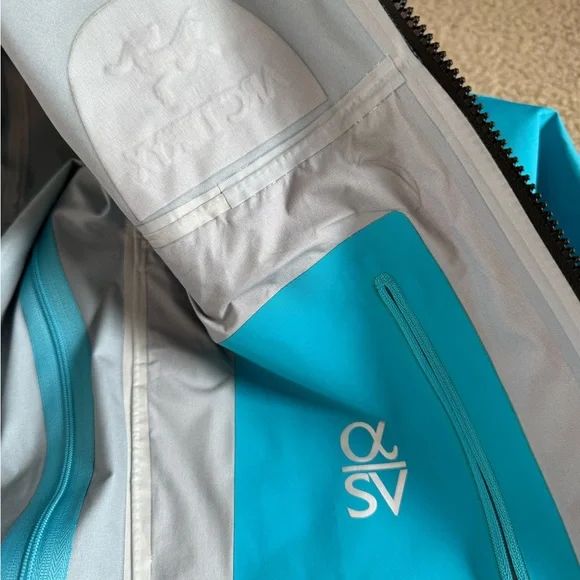 Arc’teryx Alpha SV - Large - Picture 14 of 16